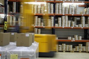Ekologiczne podejście do logistyki transportu: Redukcja emisji i zrównoważone rozwiązania.
