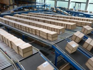 Trendy w logistyce transportu: Automatyzacja, sztuczna inteligencja i robotyka.